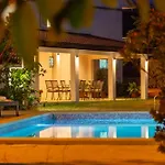 House Mia With Pool *