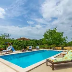 Вилла House Mia With Pool Имотски