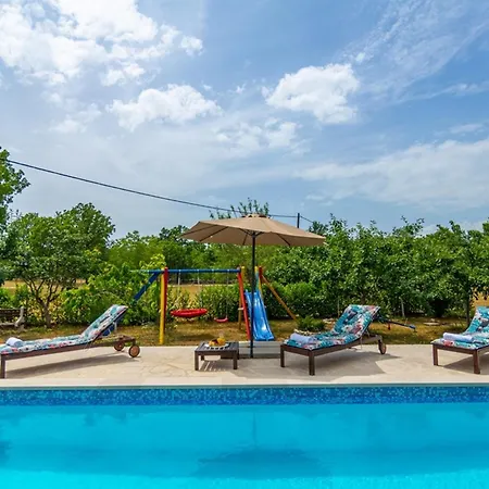 House Mia With Pool Villa *