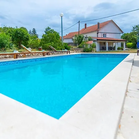 Villa House Mia With Pool