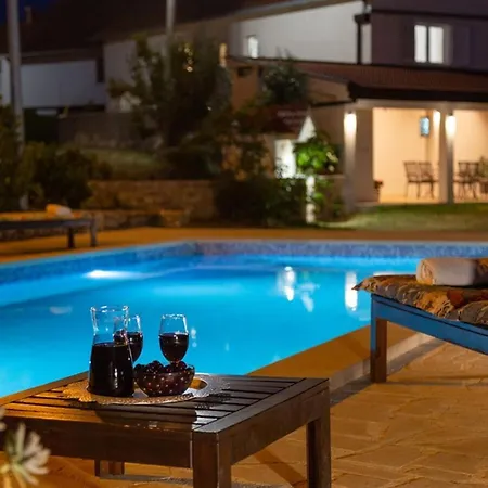 Villa House Mia With Pool