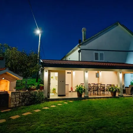 House Mia With Pool *
