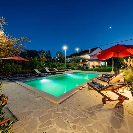 House Mia With Pool