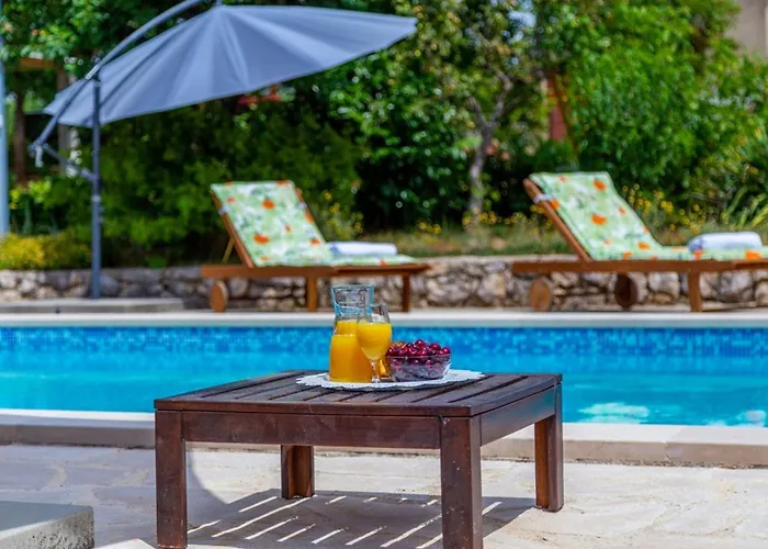 House Mia With Pool * Imotski