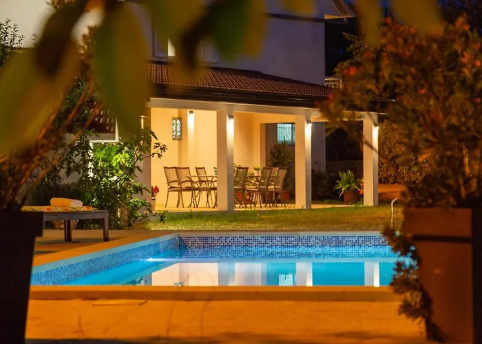 House Mia With Pool *