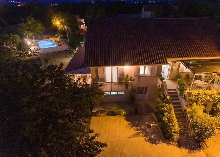 House Mia With Pool