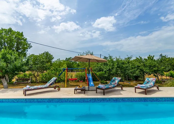 House Mia With Pool Villa *