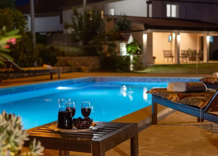 Villa House Mia With Pool